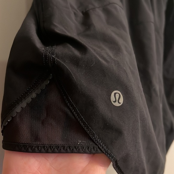 Lululemon reversible shorts - Picture 5 of 7
